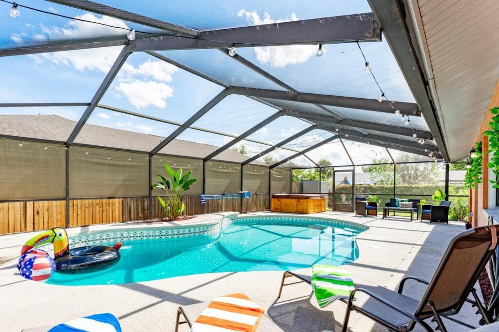The Pelican/Pool/Hottub/Gameroom Brandon Exterior photo
